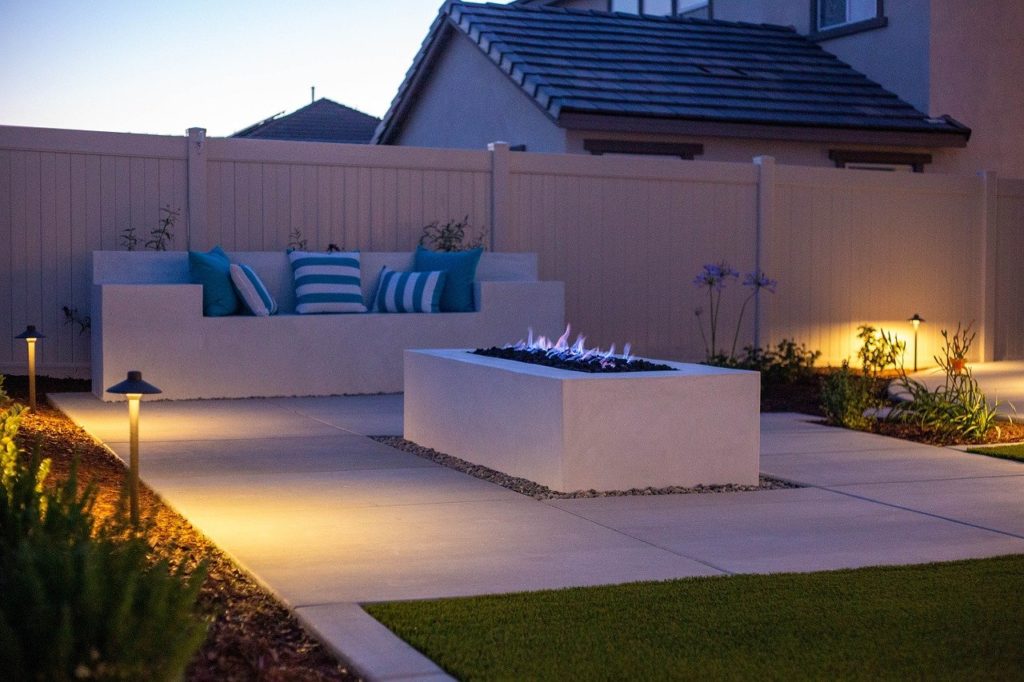 outdoor lighting features that increase home value
