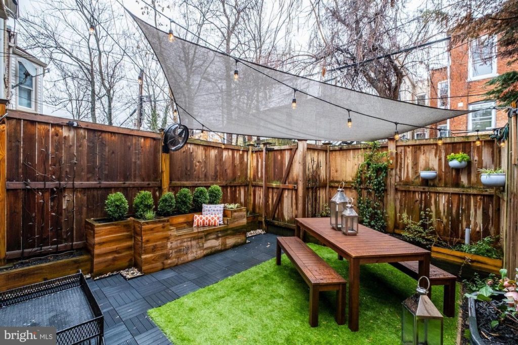 Urban outdoor living spaces can be gorgeous too!